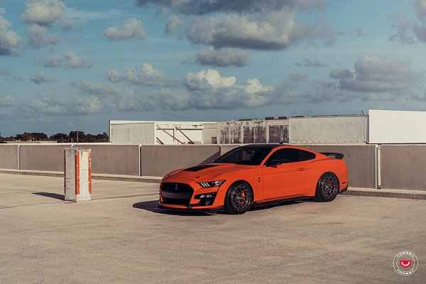 Фото дисков Vossen LC3-01 Глянцевый темный лак на Ford Mustang VI