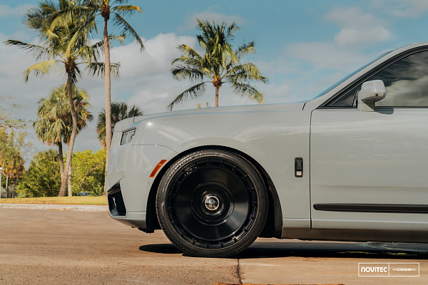 Фото дисков NOVITEC SP3 Черный глянец на Rolls-Royce Cullinan
