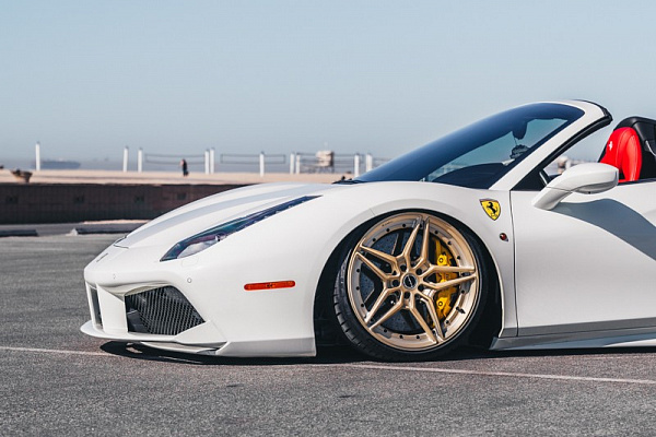 Фото дисков MV Forged VL22 Сатиновая шампань на Ferrari 488