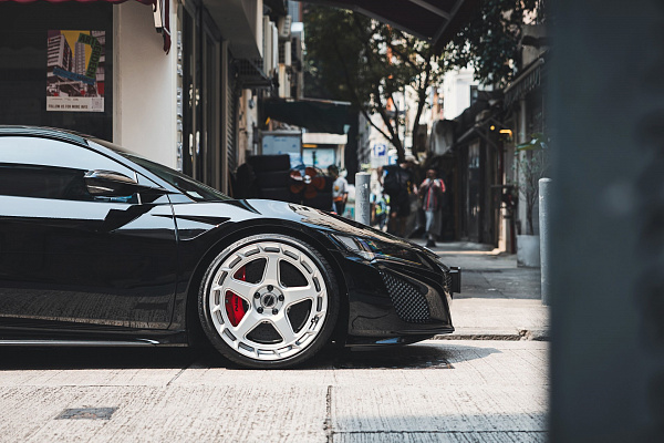 Фото дисков Brixton Forged TR05 AERO1 Сатиновый лак на Acura NSX II