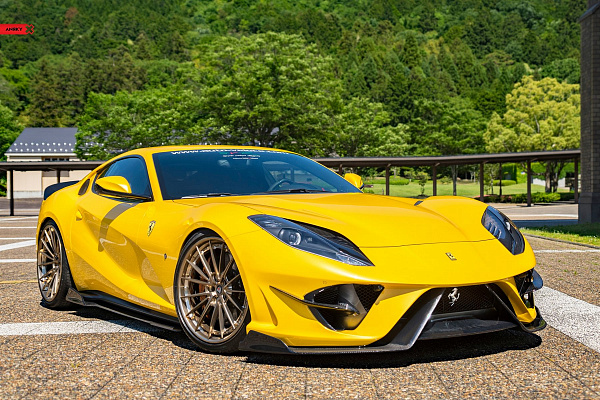 Фото дисков Anrky AN39 Глянцевая шампань на Ferrari 812