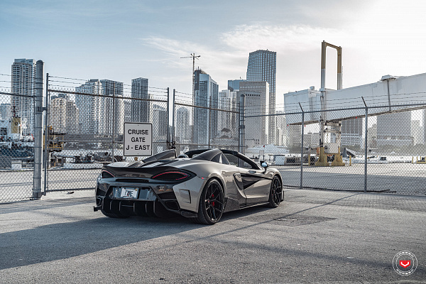 Фото дисков Vossen S21-01 Черный глянец на McLaren 570S