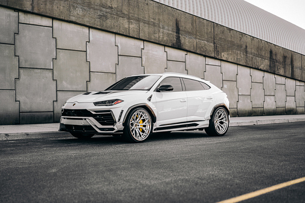 Фото дисков Brixton Forged PF10 Глянцевый лак на Lamborghini Urus