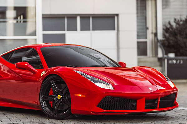 Фото дисков Brixton Forged PF4 Черный глянец на Ferrari 488