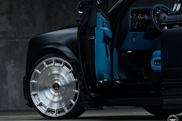 Фото дисков Vossen UV-7 Глянцевый лак на Rolls-Royce Cullinan