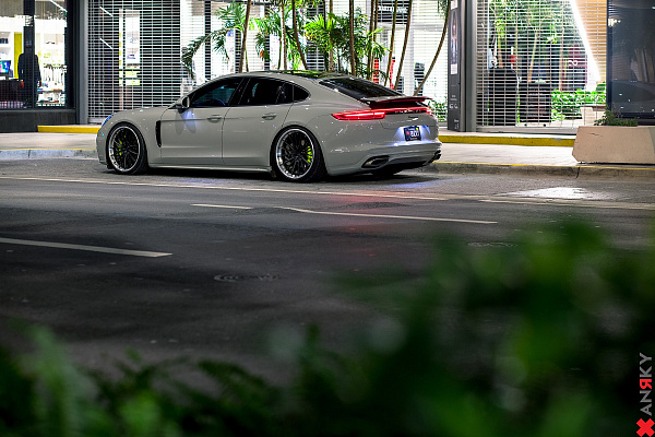 Фото дисков Anrky AN39 Черный сатин на Porsche Panamera III