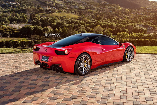 Фото дисков Strasse Wheels SM5R Deep Concave FS Глянцевый лак на Ferrari 458