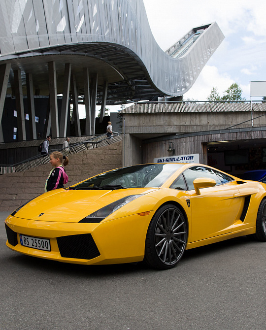 Фото дисков VFS-2 Глянцевый графит на Lamborghini Gallardo