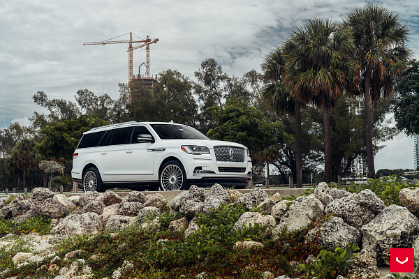 Фото дисков Vossen HF-8 Глянцевый лак на Lincoln Navigator IV