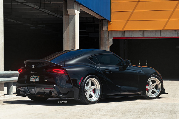 Фото дисков Strasse Wheels S5 Track Глянцевый лак на Toyota Supra A90