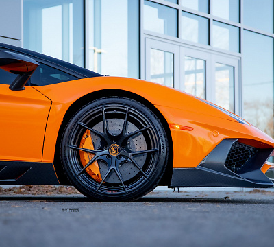 Фото дисков Strasse Wheels SM5R Deep Concave Monoblock на Lamborghini Aventador