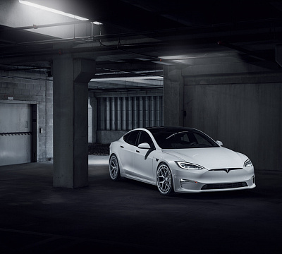 Фото дисков Vossen LC3-01 на Tesla Model S