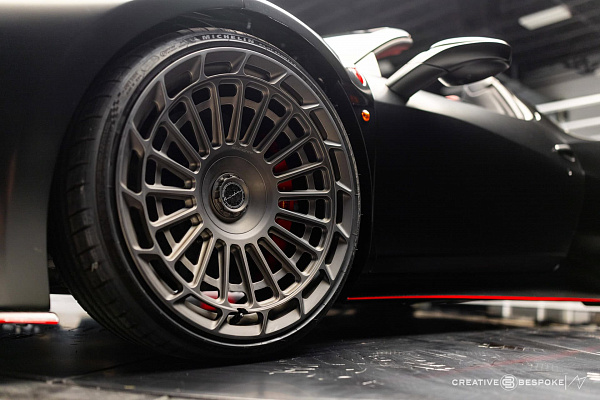 Фото дисков Brixton Forged TR10 AERO1 Сатиновый темный лак на Ferrari 458
