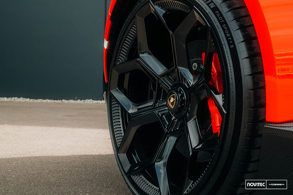 Фото дисков NOVITEC NL5 Черный глянец на Lamborghini Huracan