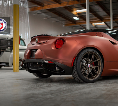 Фото дисков HRE R101 на Alfa Romeo 4c