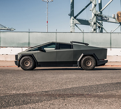 Фото дисков Brixton Forged TR09 AERO1 на Tesla Cybertruck