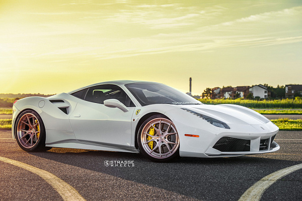 Фото дисков Strasse Wheels SM5R Deep Concave FS Сатиновая темная медь на Ferrari 488