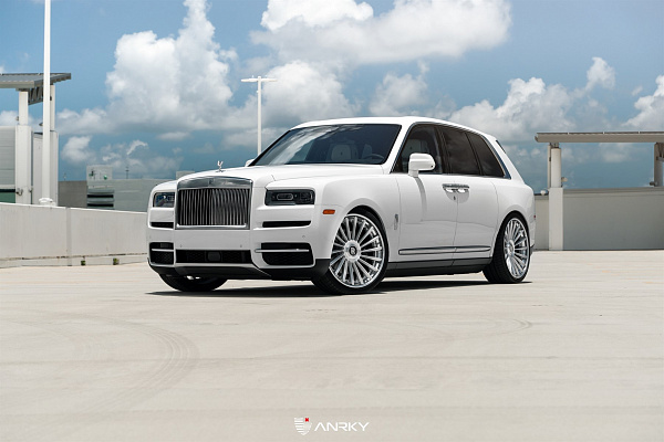 Фото дисков Anrky RF-382 Глянцевый лак на Rolls-Royce Cullinan