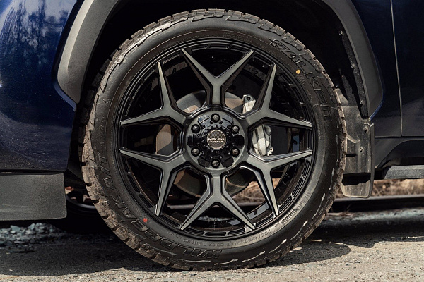 Фото дисков 4PLAY 4P06 Черный глянец на Toyota Sequoia III