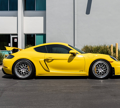 Фото дисков HRE 300 на Porsche Cayman III