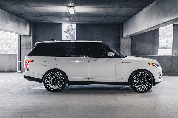 Фото дисков Brixton Forged LX01 Алмазная проточка на Range Rover IV