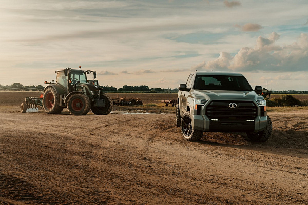 Фото дисков 4PLAY 4P83 Черный глянец на Toyota Tundra III