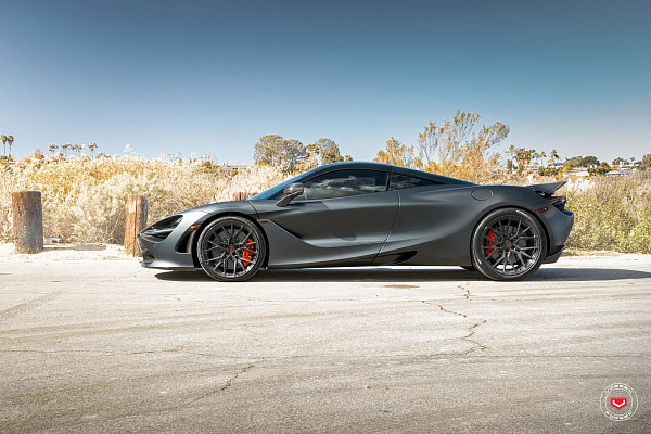 Фото дисков Vossen M-X3 Глянцевый темный лак на McLaren 720S