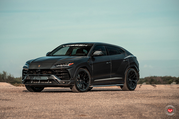 Фото дисков Vossen S17-01 Черный глянец на Lamborghini Urus