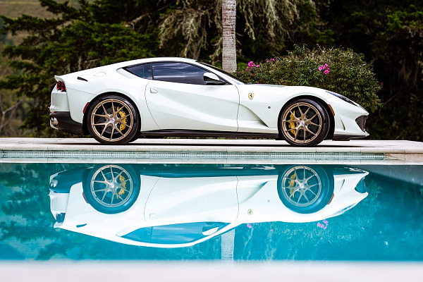 Фото дисков HRE P101 Сатиновая шампань на Ferrari 812
