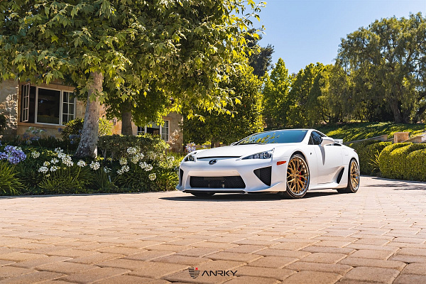 Фото дисков Anrky AN30 Сатиновое золото на Lexus LFA