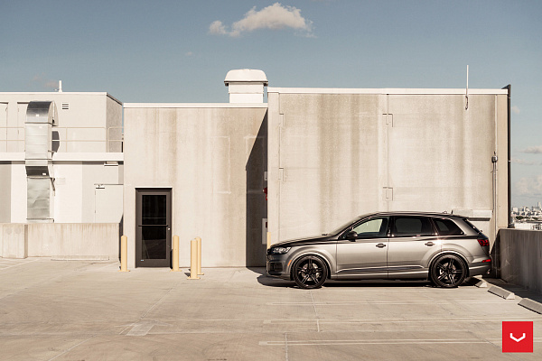 Фото дисков Vossen HF-1 Глянцевый темный лак на Audi Q7 (4M)
