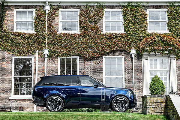 Фото дисков Kahn Type 33 RS Черный сатин на Range Rover V