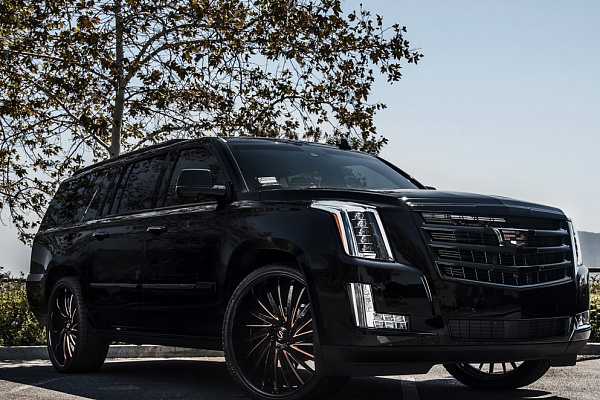 Фото дисков Savini SV64 Другой цвет на Cadillac Escalade IV