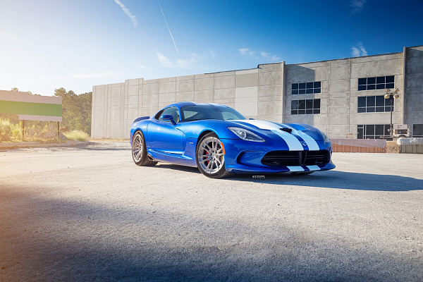 Фото дисков Strasse Wheels SV12 Deep Concave Duoblock Глянцевый темный лак на Dodge Viper