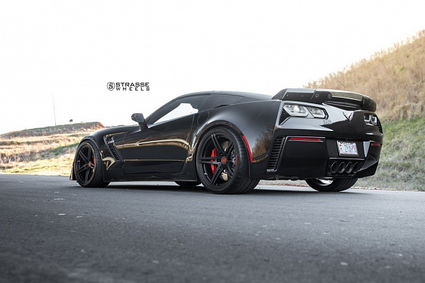 Фото дисков Strasse Wheels SP5R Deep Concave Monoblock Черный сатин на Chevrolet Corvette C7