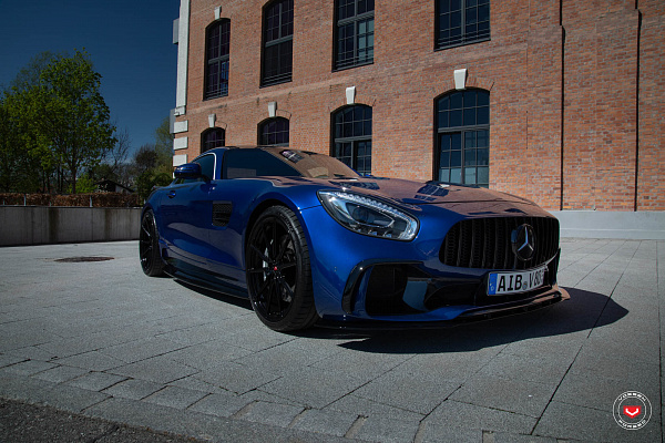 Фото дисков Vossen M-X2 Черный глянец на Mercedes-Benz AMG GT I