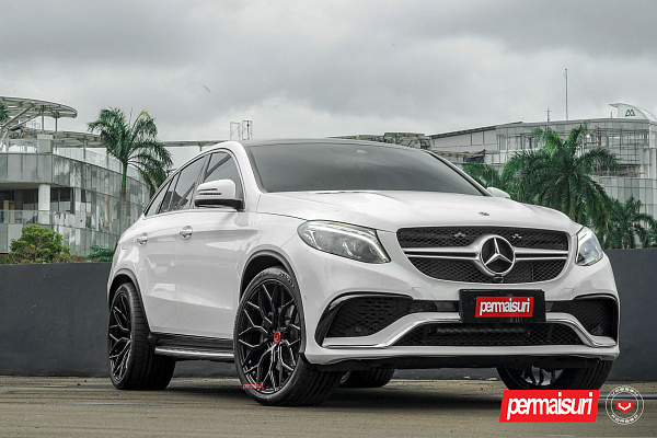 Фото дисков Vossen S17-01 Черный глянец на Mercedes-Benz GLE I