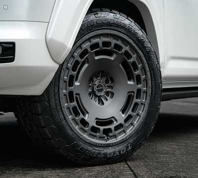 Фото дисков Brixton Forged BX06-M на Toyota Land Cruiser 300