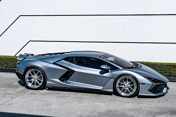 Фото дисков Anrky XR-301 Глянцевый лак на Lamborghini Revuelto