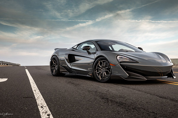 Фото дисков Brixton Forged PF9 Сатиновый графит на McLaren 600