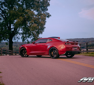 Фото дисков MRR M228 на Chevrolet Camaro VI