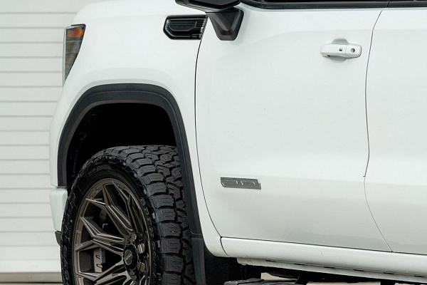 Фото дисков 4PLAY 4P83 Сатиновая темная бронза на GMC Sierra IV