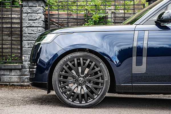 Фото дисков Kahn RS-2 Черный сатин на Range Rover V