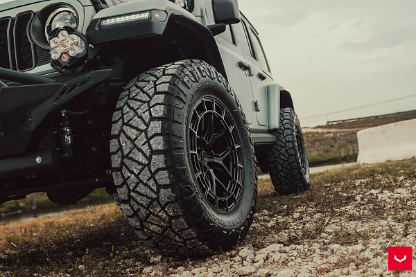 Фото дисков Vossen HFX-1 (5-Lug) Черный глянец на Jeep Wrangler IV (JL)