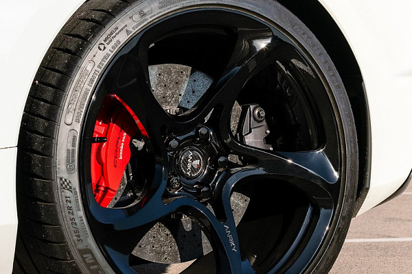 Фото дисков Anrky XR-105 Черный глянец на Chevrolet Corvette C8