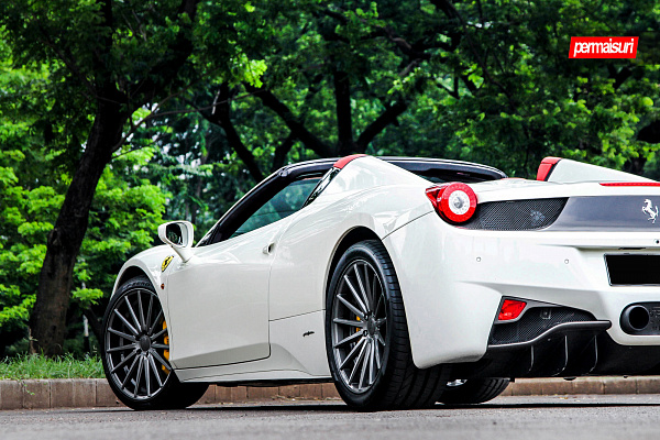 Фото дисков Vossen VFS-2 Глянцевый графит на Ferrari 458