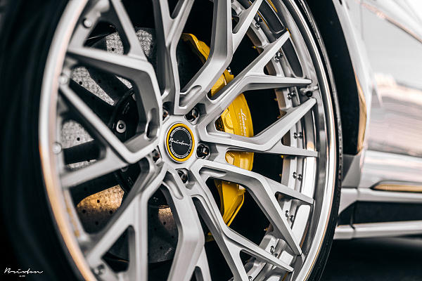 Фото дисков Brixton Forged PF10 Глянцевый лак на Lamborghini Urus