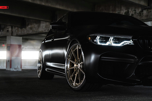 Фото дисков Anrky AN38 Глянцевое темное золото на BMW 5/M5 (G30/F90)