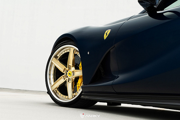Фото дисков Anrky AN35 Глянцевое золото на Ferrari 812