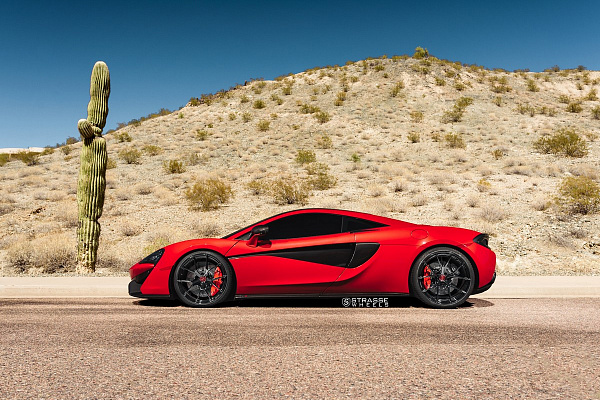 Фото дисков Strasse Wheels SM5R Deep Concave Monoblock Черный глянец на McLaren 570S